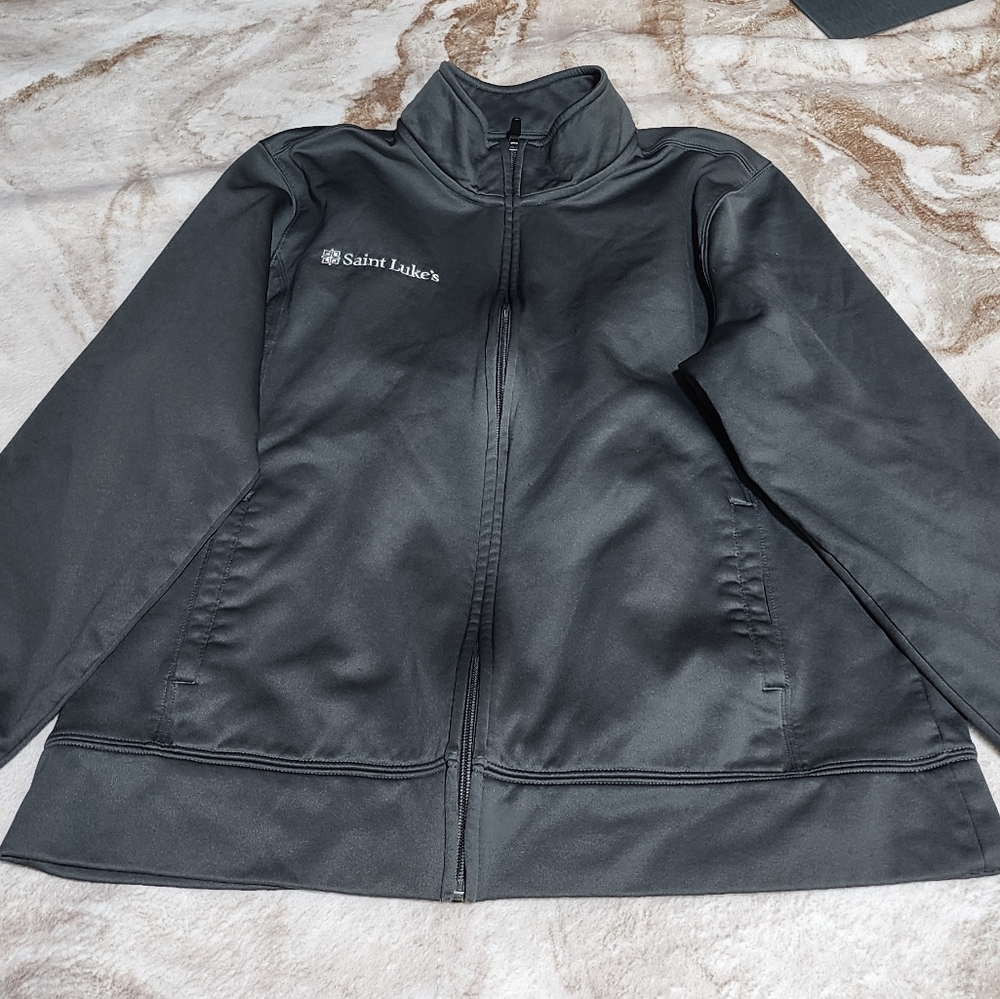 LOT OF 5 WOMEN’S SCRUB JACKETS ST. LUKE’S HOSPITAL EMBROIDERED LOGO SIZE M & L - Picture 7 of 12
